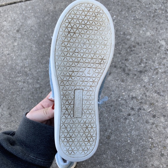 Sneakers - Picture 4 of 4